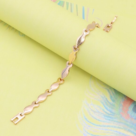 "Elegant Rose Gold Bracelet with Fish-Inspired Link Design, XPBL0857 - Picture 2 of 13